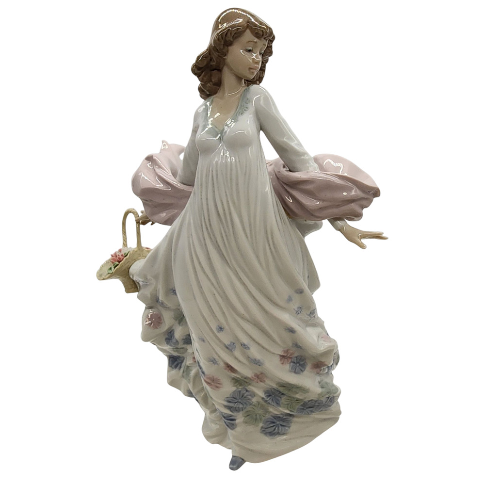 Lladro Spring Splendor 5898 - Girl with Basket of Flowers - See Notes